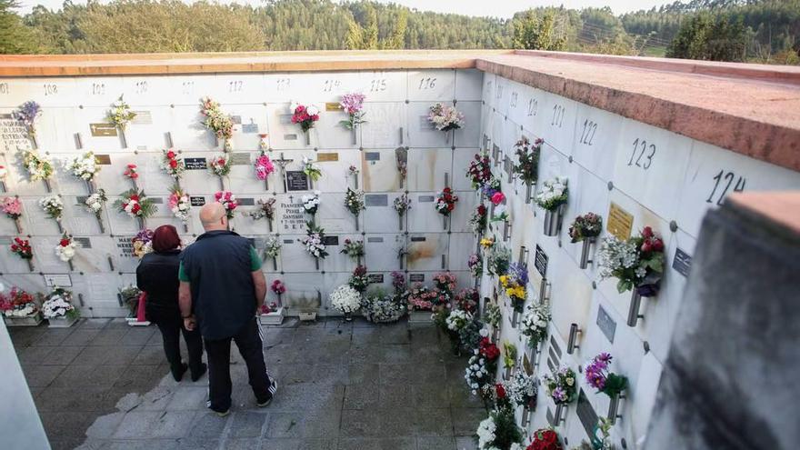 Zona de columbarios del cementerio de La Carriona.