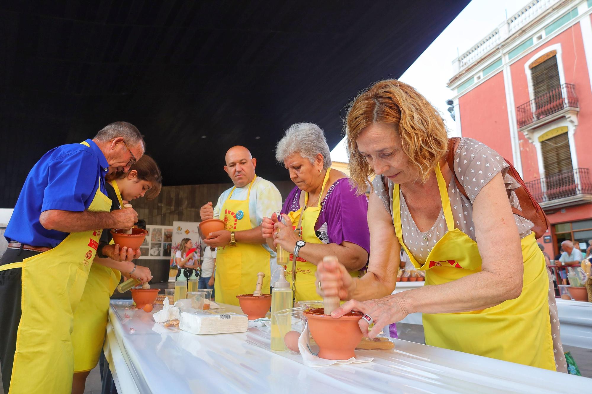 Encuentro para elaborar 'allioli' en las fiestas de Vila-real