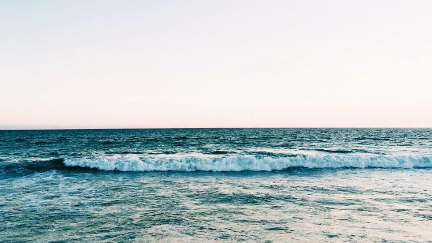 Agua de mar y ondas.