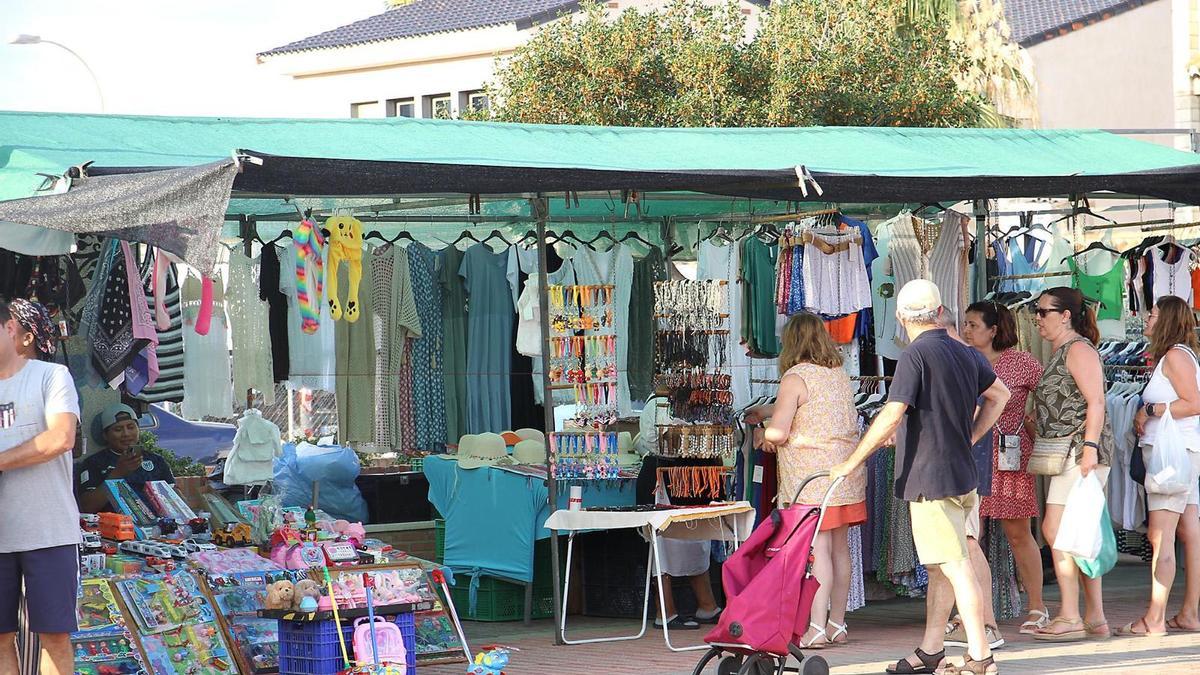 Mercado de verano en la playa de Puçol.