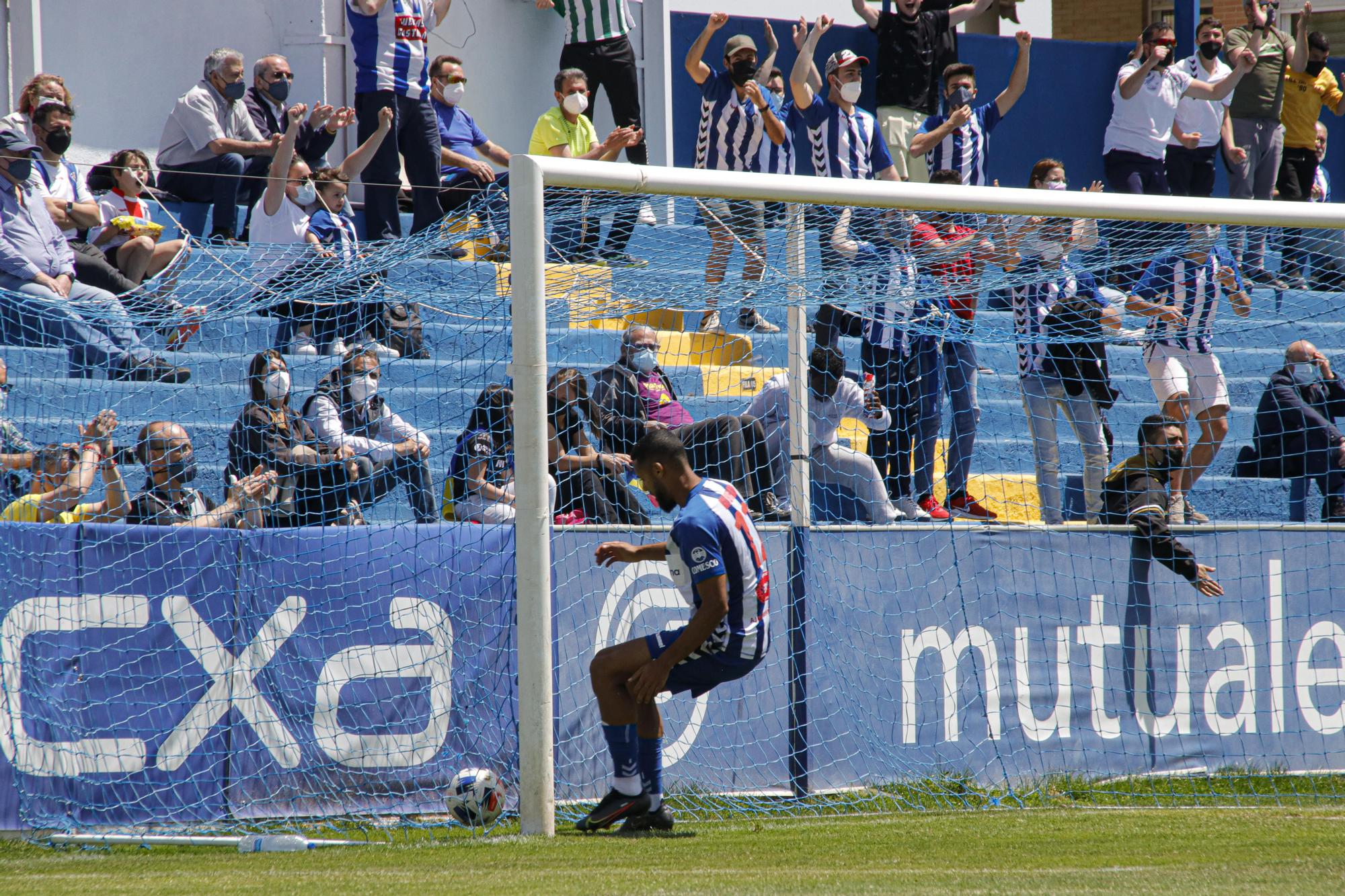 Goles y fiesta en la despedida del Alcoyano (2-3)