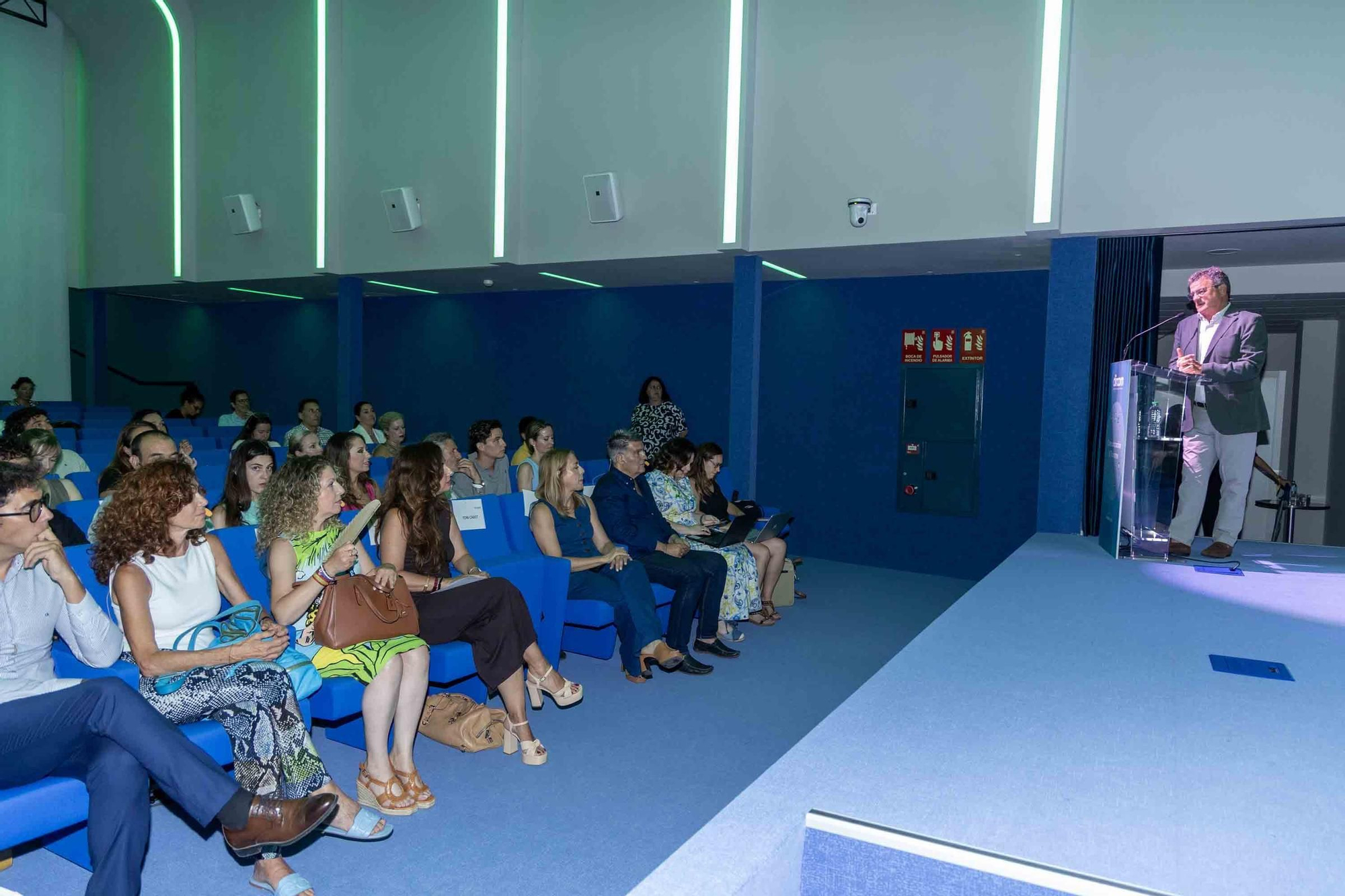 Jornada "Comunicación y Turismo": Reinventando los destinos a través de las emociones, organizado por DIRCOM