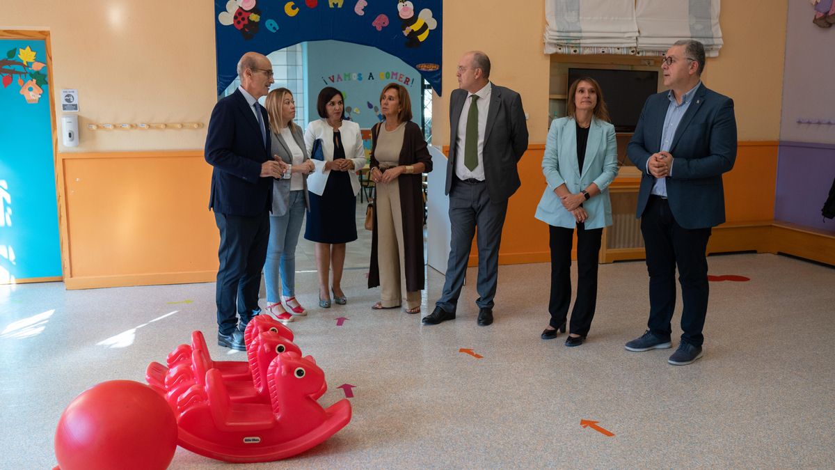 Visita de la consejera de Educación, Rocío Lucas, a la escuela infantil Virgen de la Concha