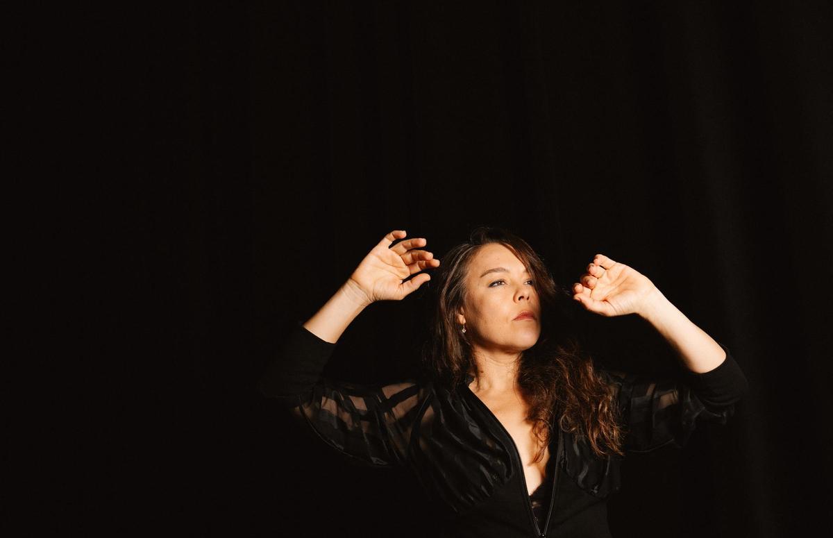 'Calentamiento' está escrita y codirigida por Pablo Messiez y cuenta con la dirección musical de Niño de Elche.