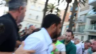 Garriga interrumpe un acto de Vox para encararse a manifestantes antifascistas