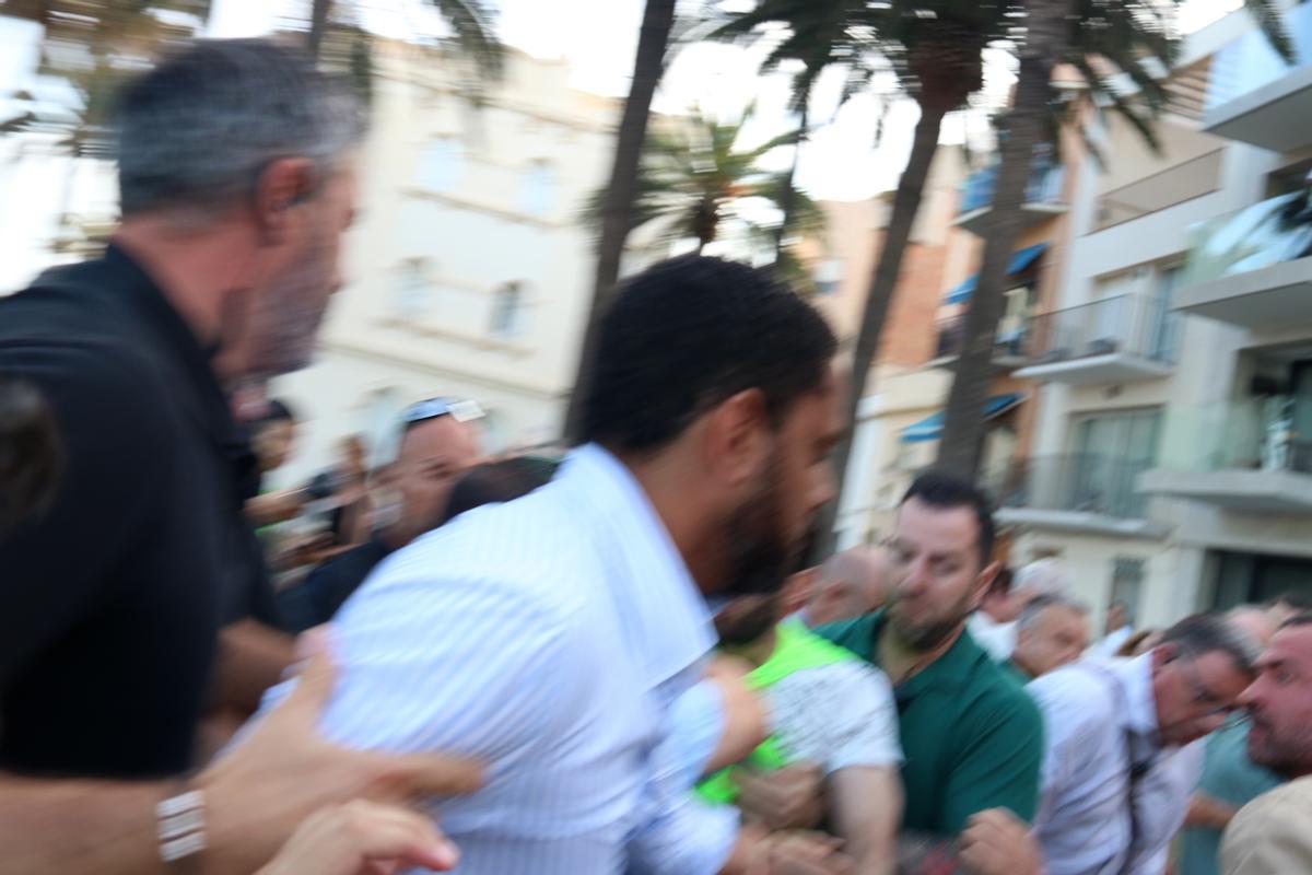 Garriga interromp un acte de Vox per encarar-se a manifestants antifeixistes