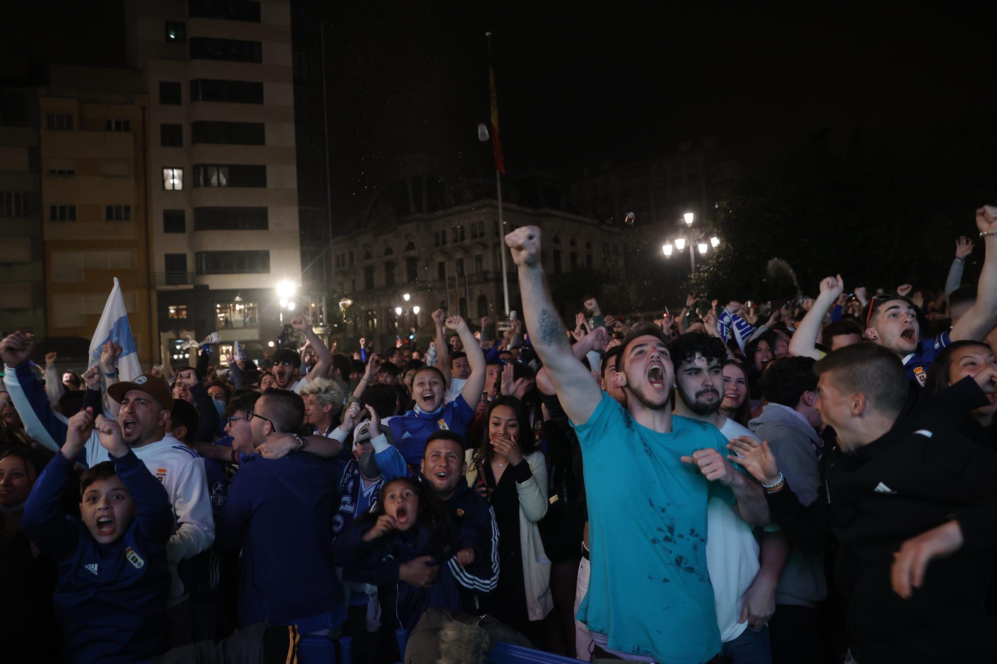 EN IMÁGENES: Así se desato locura azul en La Escandalera durante el derbi asturiano