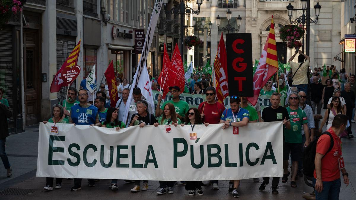 Manifestación en favor de la escuela pública en Zaragoza.