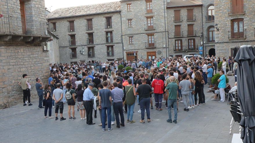 Boltaña se vuelca con los familiares del joven asesinado