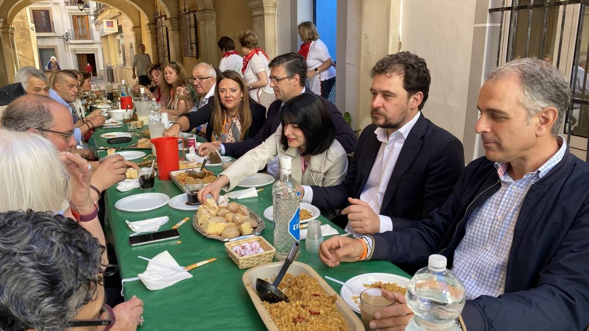 Desayuno popular celebrado en la sede de las Amas de Casa en Almendralejo