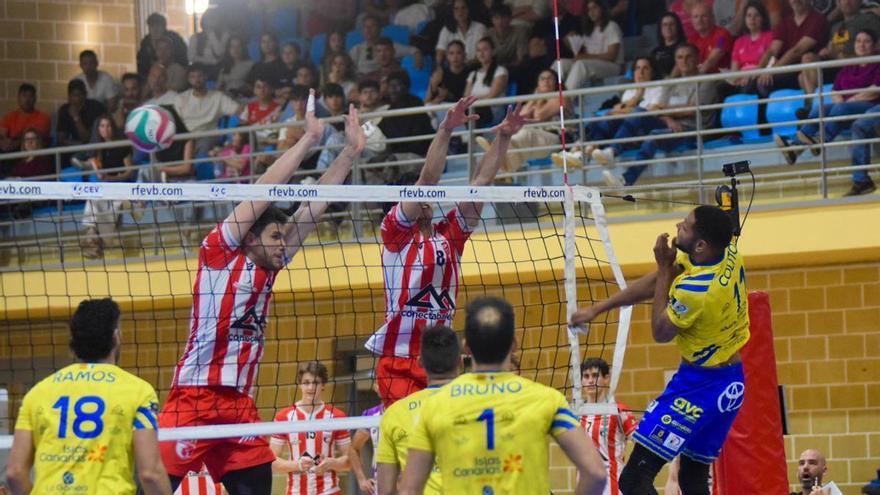 El Arena se viste de gala para llevar al CV Guaguas a la final del playoff