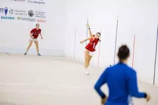 Júlia, de Tavernes de la Valldigna, busca la final del Trofeu Mestres Vito 2025 de raspall professional