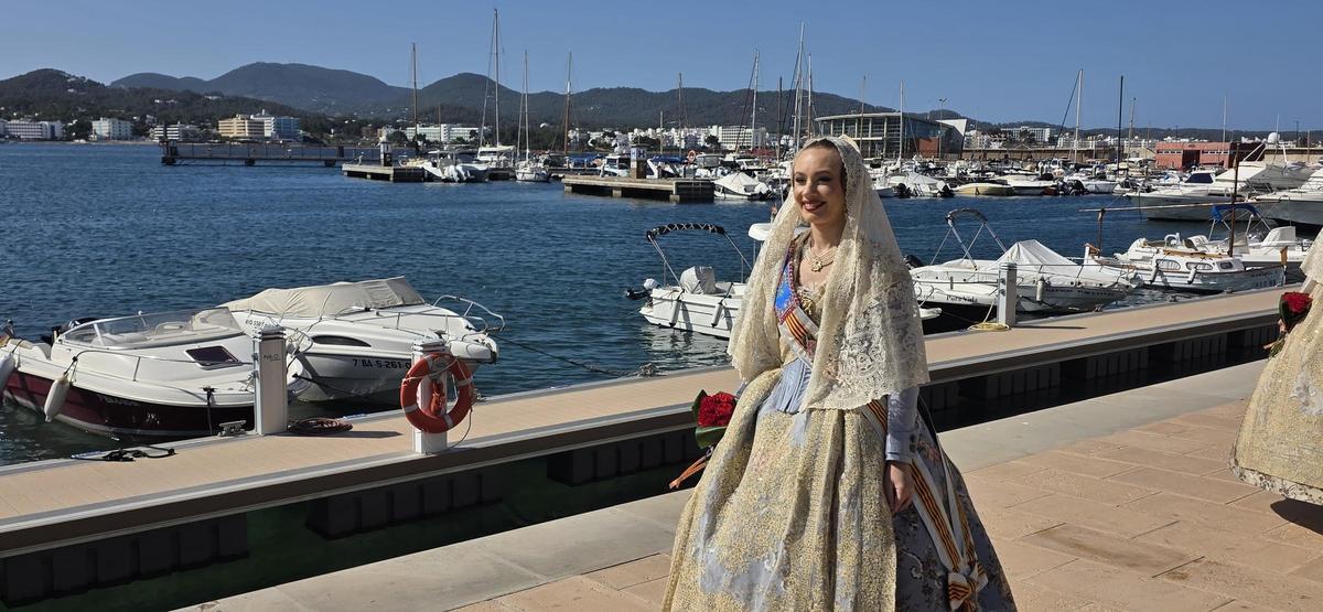 El viaje de Carmen y la corte a Ibiza por el 25 aniversario de La Nostra Falla de Portmany El viaje de Carmen y la corte a Ibiza por el 25 aniversario de La Nostra Falla de Portmany