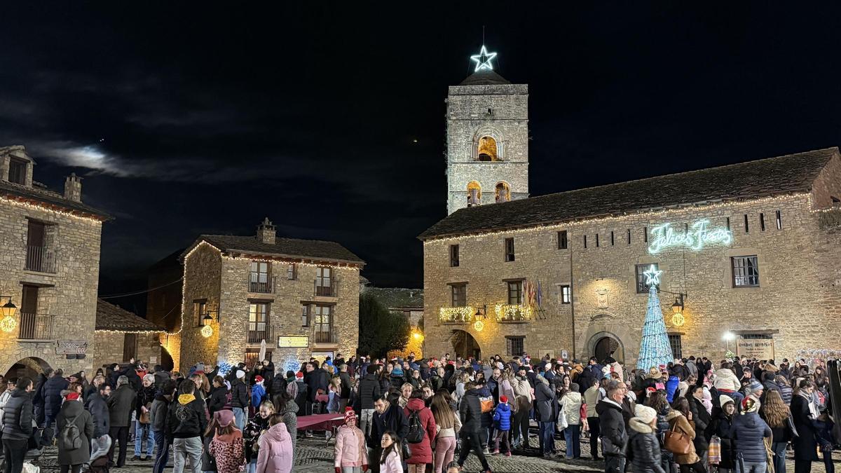 Encendido de luces en Aínsa.
