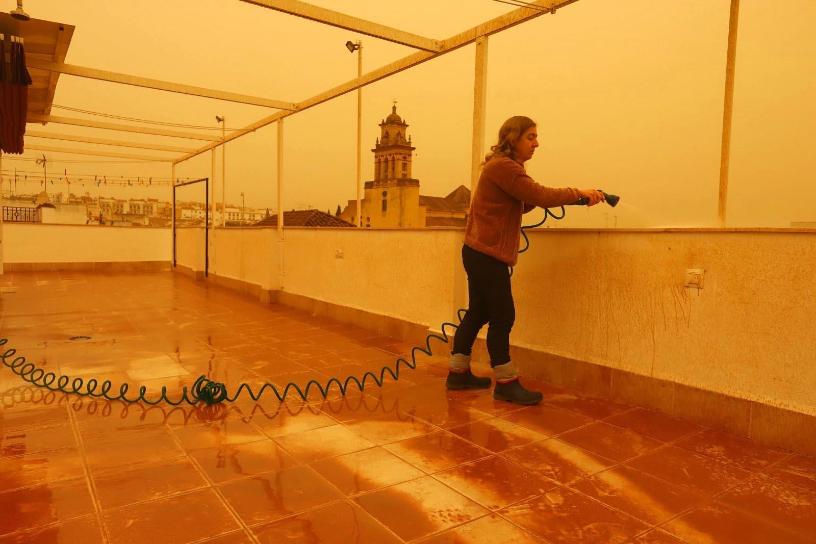 La borrasca Celia deja la ciudad cubierta de barro