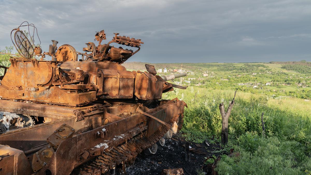 Un tanque ruso destruido en la región de Donetsk.