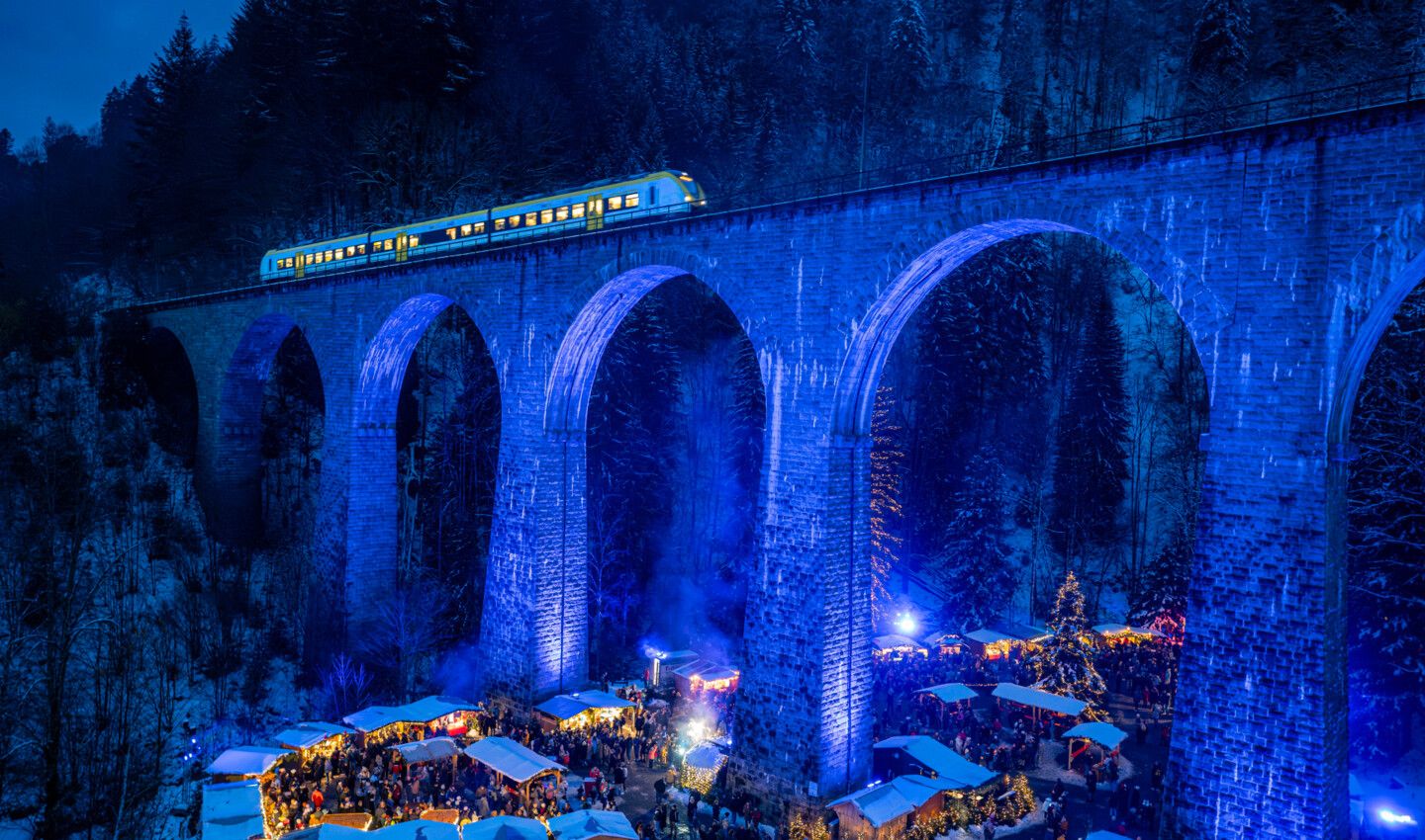 Más de 40 puestos de artesanía en un escenario de cuento