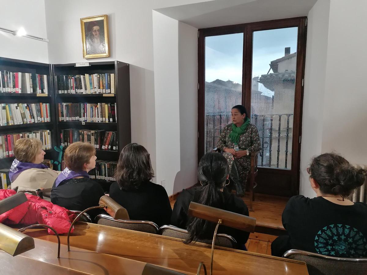 GALERÍA | Toro conmemora el Día de la Mujer con "Bibliotecas Humanas"