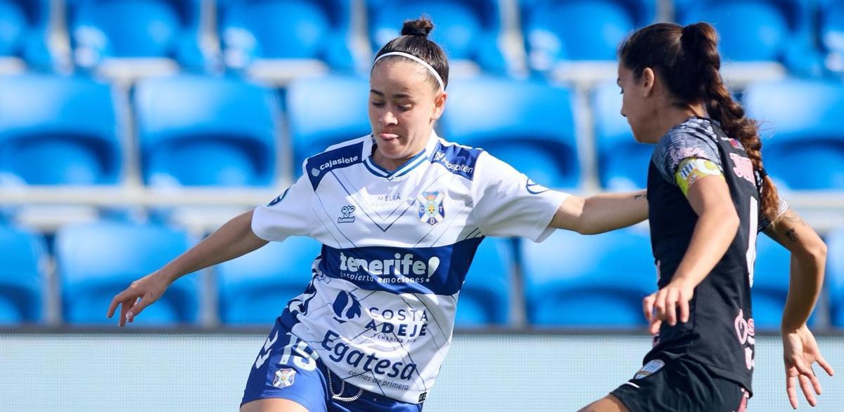 Un momento del partido entre el Tenerife y el Alhama ElPozo.