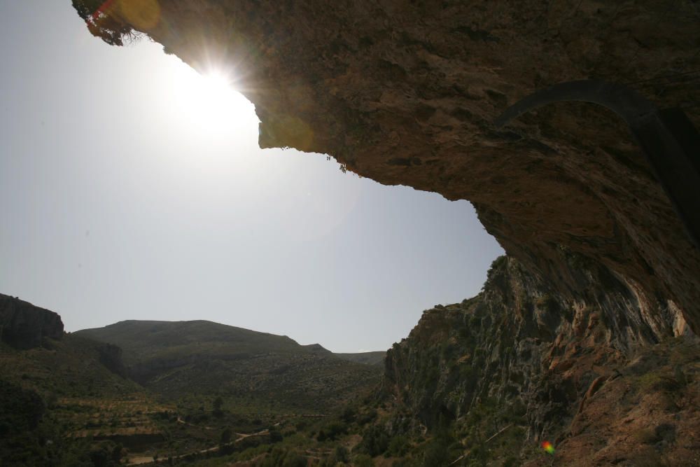 El yacimiento arqueológico de Castell de Castells alberga una de las expresiones más importantes del Neolítico en la Península Ibérica reconocida por la UNESCO.