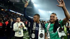 Keylor Navas, junto a Mbappé en su despedida del Parque de los Príncipes