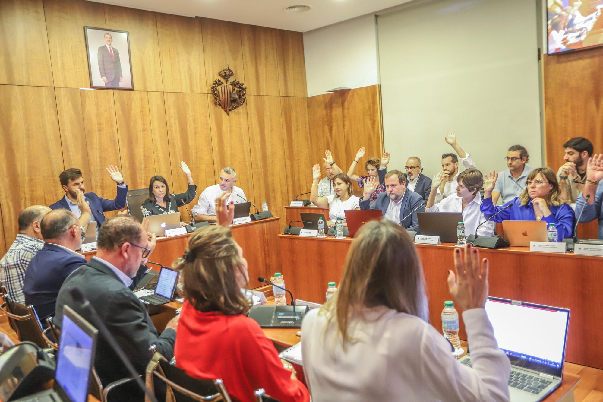 El pleno del Ayuntamiento de Orihuela regresa al salón plenario del Palacio Marqués de Arneva