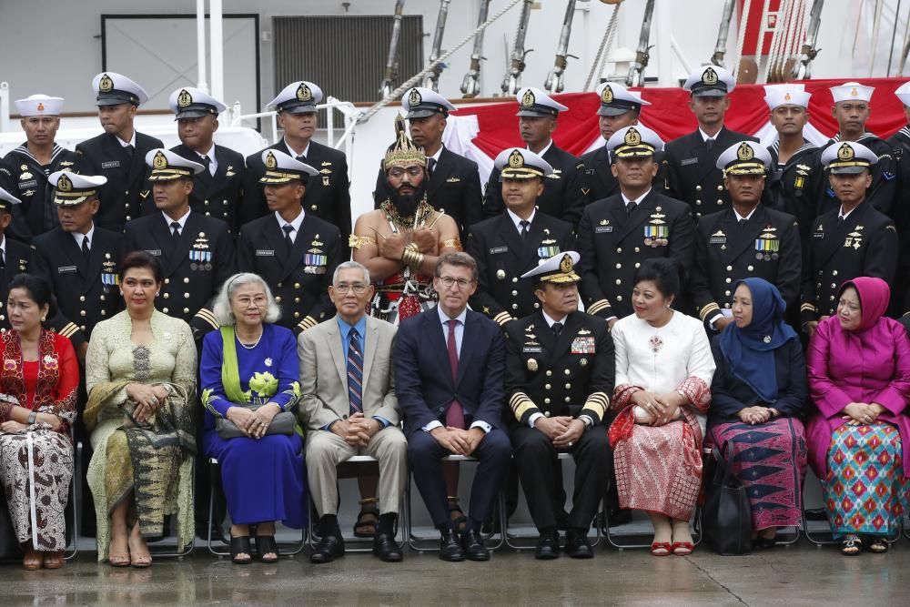 Acto de entrega del Bima Suci a la Armada de Indon