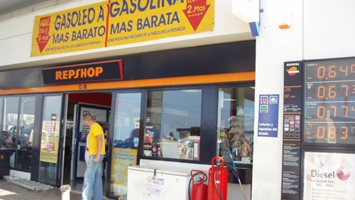 Una gasolinera de Tenerife en una imagen de archivo.