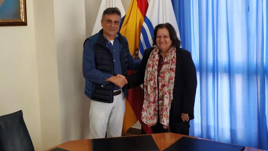 El alcalde de Garachico, José Heriberto González (CC), y la alcaldesa ramblera, Fidela Velázquez (PSOE).