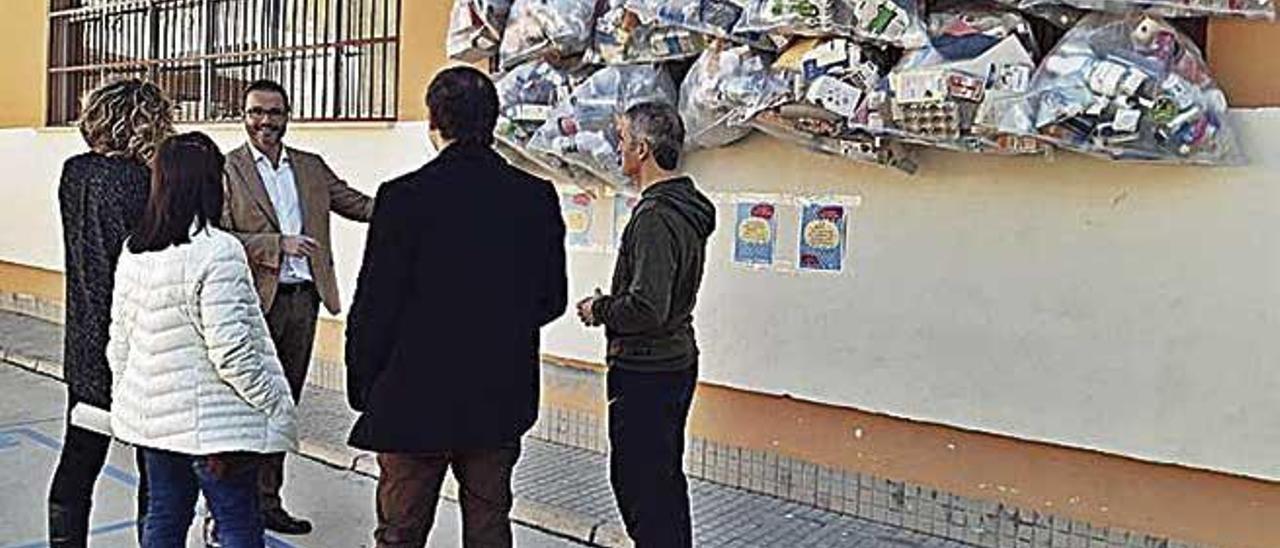 El alcalde, JosÃ© Hila, en el colegio Marian AguilÃ³.