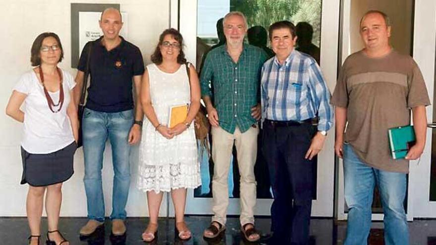 Representantes municipales y de la conselleria de Turismo, tras la reunión del viernes.