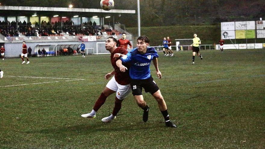Delgado y Moreta, en una acción del partido de ayer. |  Bernabé/Ángel Abeledo