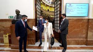 ¿Creu que els debats parlamentaris han deixat de ser exemplars?