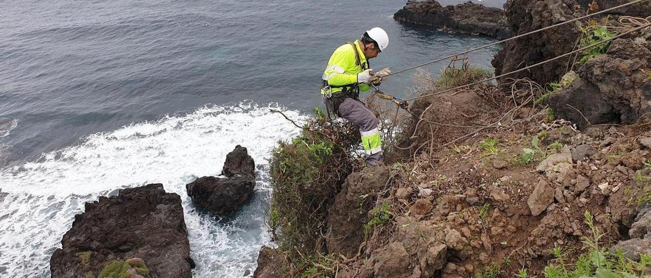 Comienzan las obras de emergencia en la Playa del Bollullo