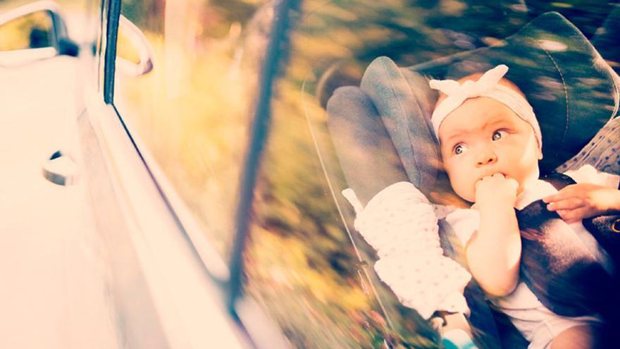 Lo peor que puede hacer una madre: deja a sus hijas en el coche para irse de fiesta