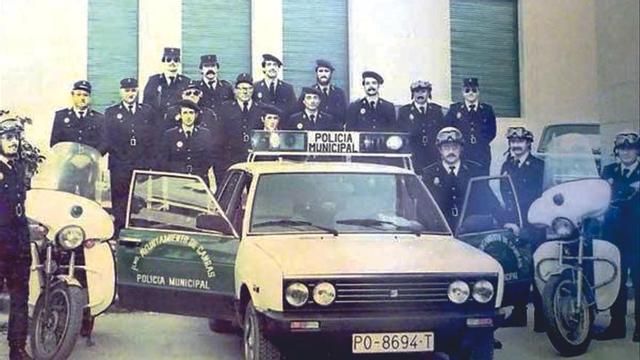 Plantel da última Policía Municipal: J. M. Álvarez, Félix Juncal, Tievo, Edelmiro, M. Millán, J. L. Domínguez, J. L. Barreiro, F. Santos (Chuco), Víctor, Ángel, Rafa, Gago, Juan, Luciano Tenorio, Martín Piñeiro, Fernando Piñeiro, C. Córdoba, Pancho Piñeiro.