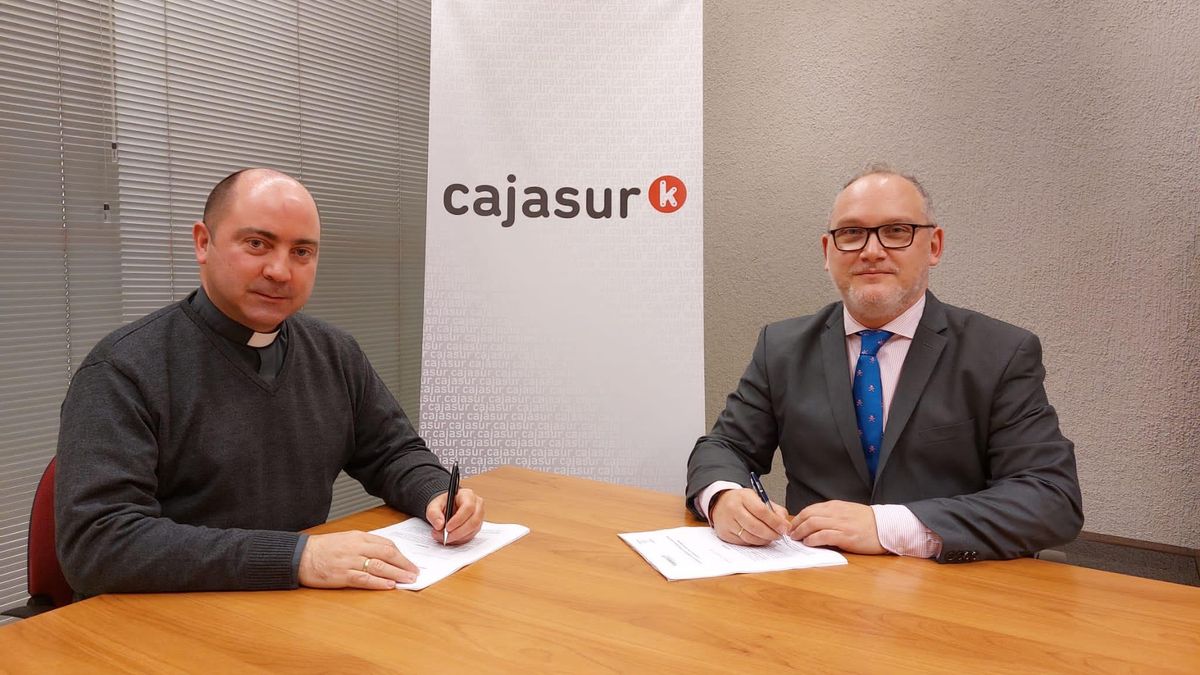 El presidente de las Escuelas Católicas de Córdoba, José Antonio Perdigones y el gestor de Banca de Instituciones de Cajasur, Alberto Castro.