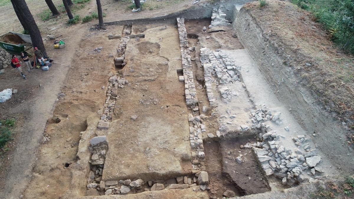 Imagen de los restos de la construcción del siglo VII d. C. encontrados en el castro de Neixón.