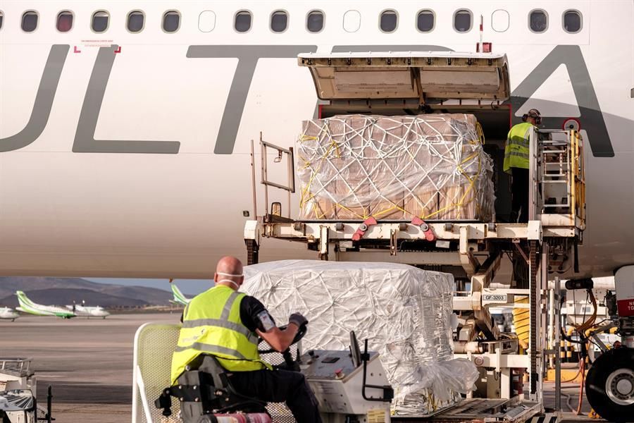 Llega a Gran Canaria otro avión con material