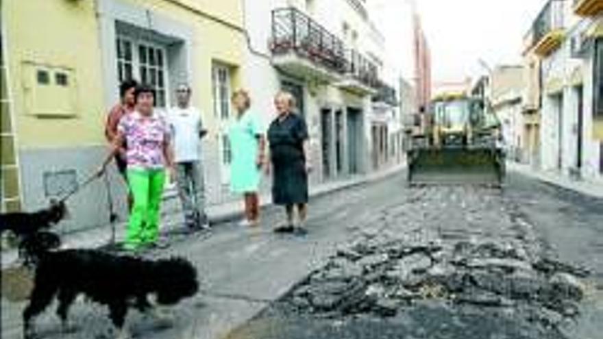 Una nueva rotura de tubería deja sin agua a la calle Constantino