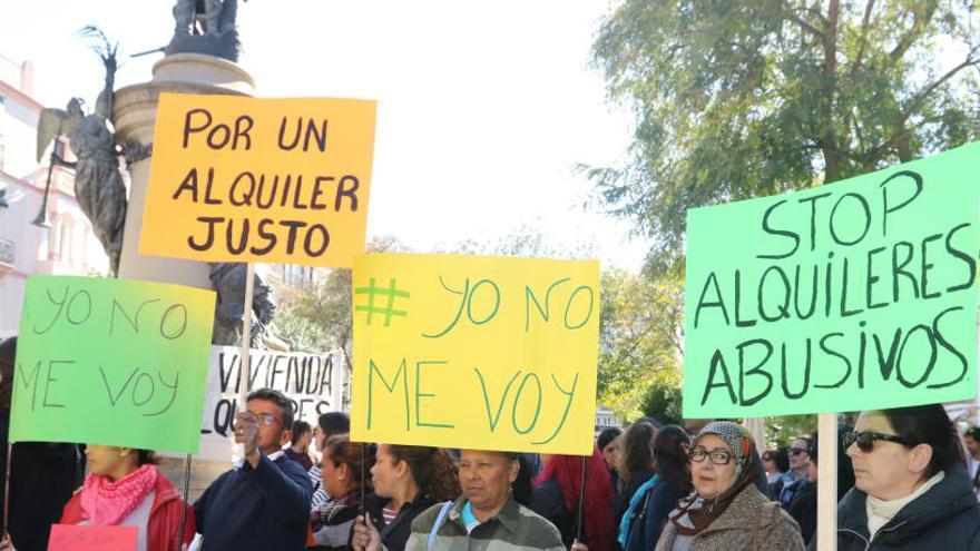 Doscientas personas se concentraron en Vara de Rey el pasado mes de abril contra los abusos de los alquileres.