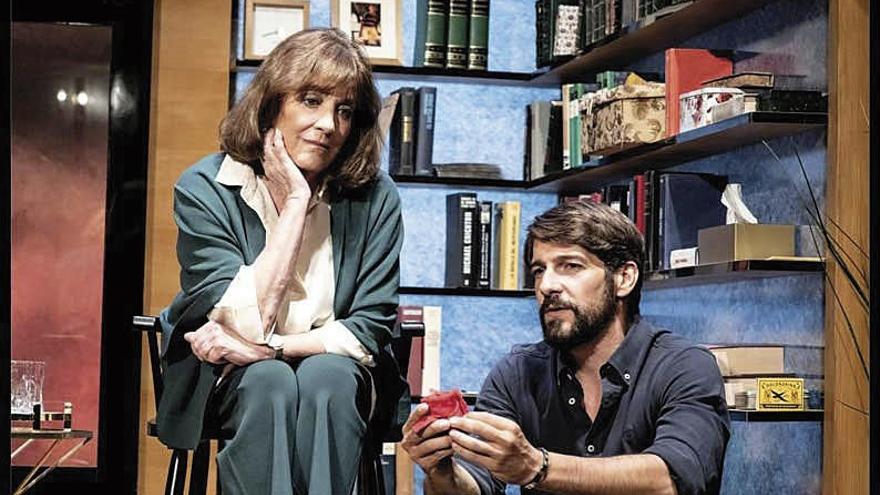 Carmen Maura y Félix Gómez, en &quot;La golondrina&quot;. // Europa Press