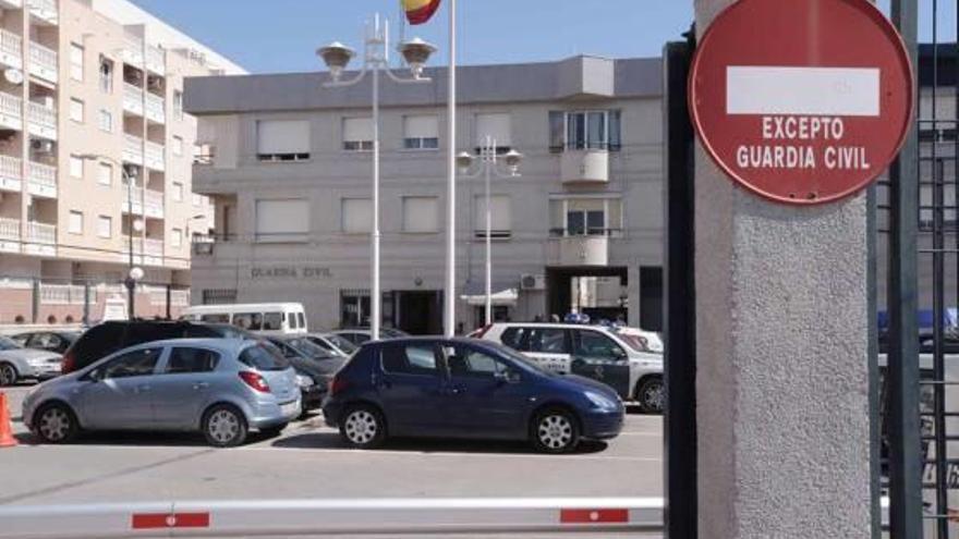 La Guardia Civil de Torrevieja denuncia que tiene que hacer las patrullas en «tartanas»