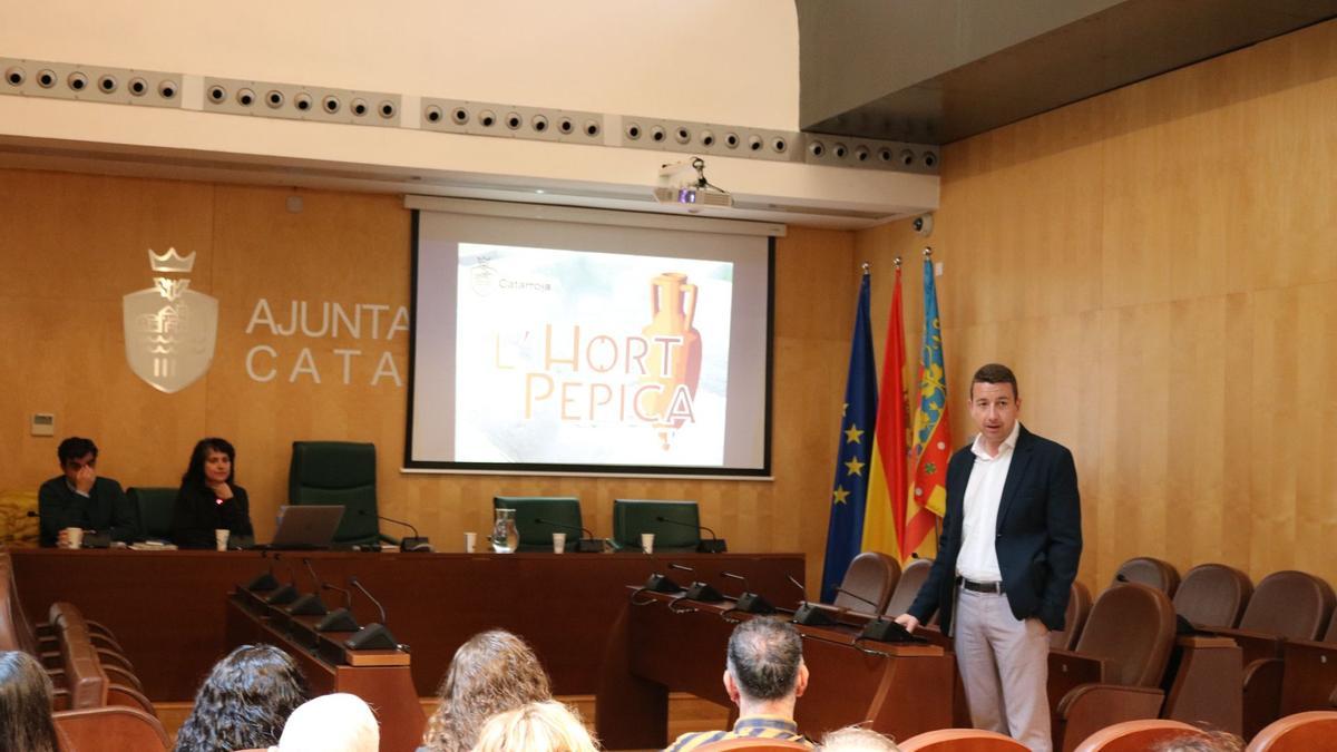 El concejal de Urbanismo, Martí Raga, presenta el Pla Director Vil·la Romana en Catarroja.
