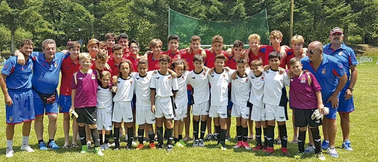 Imagen de las selecciones de Mallorca infantil y benjamín que han participado en el torneo Cerdanya Cup 2017.