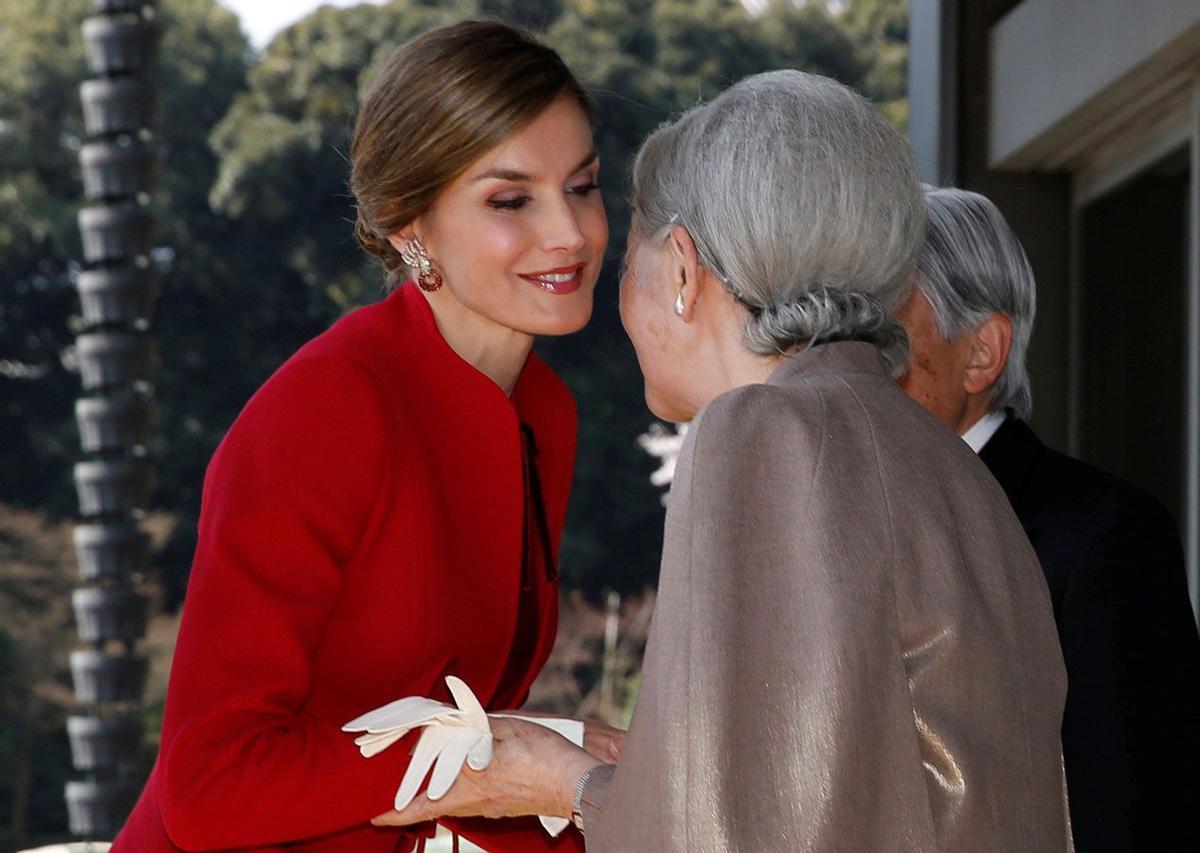 Letizia Ortiz de rojo junto la Emperadora de Japón