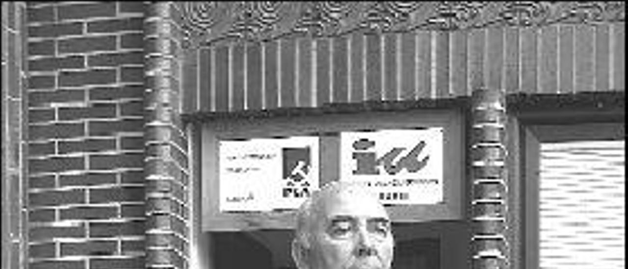 «El principal punto  del programa político del gobierno local de Grado es hacer caja»