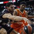Paris (France), 13/11/2025.- Sebastian Herrera (L) of Paris Basket and Kameron Taylor (R) Valencia Basket Club in action during the Euroleague Basketball match between Paris Basketball and Valencia Basket Club in Paris, France, 13 November 2025. (Baloncesto, Euroliga, Francia) EFE/EPA/Mohammed Badra