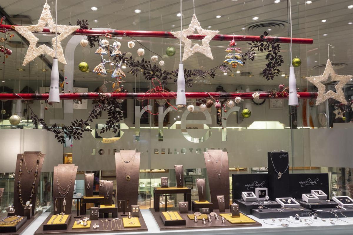 La botiga Puig Giralt guanya el primer concurs d'aparadors de Nadal de Figueres