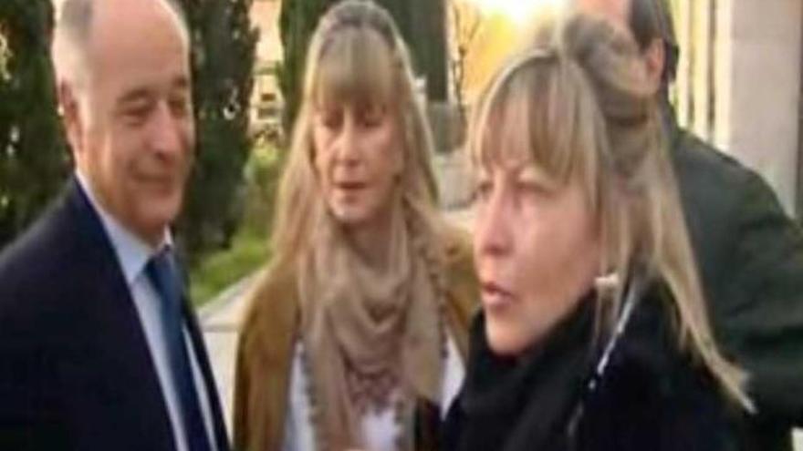 El ex alcalde de Burgos y ex ministro Juan Carlos Aparicio, con la «Tizona».
